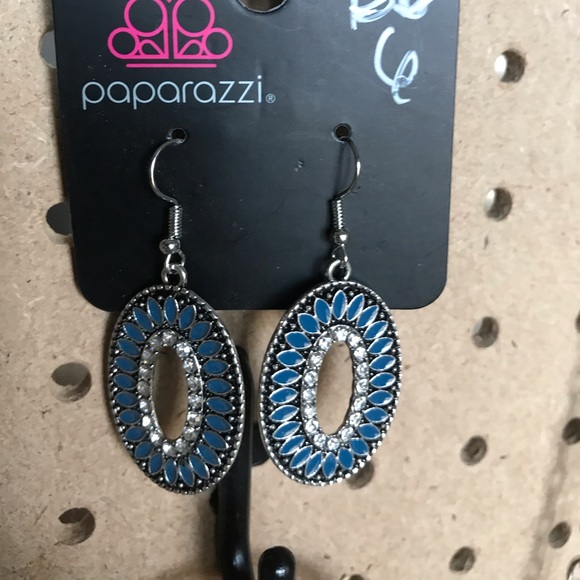 Oval teal blue stones & rhinestones earrings.